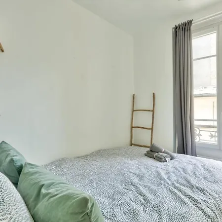 Pretty 24 M Near Batignolles Paris