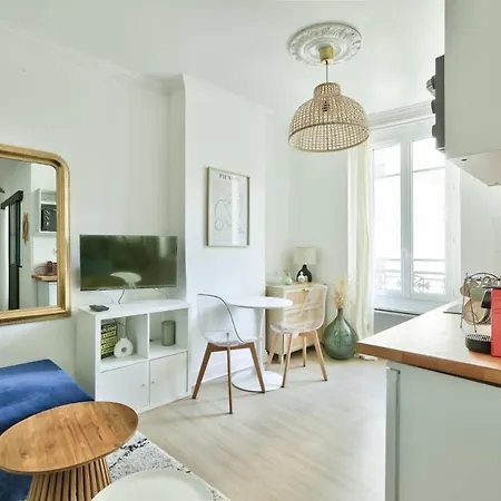 Pretty 24 M Near Batignolles * Paris